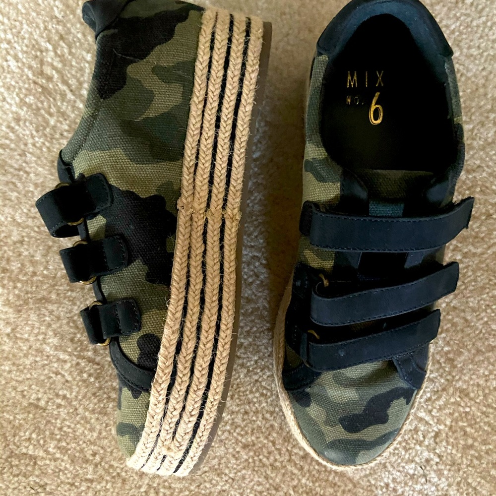 Wedge camo sneakers
